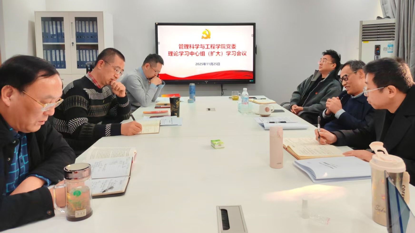 星际娱乐场
党委常委、副校长桂富强列席指导星际娱乐场
党委理论学习中心组（扩大）学习会